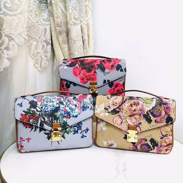 designer crossbody bag flap shoulder bag women message handbags purses genuine leather hand bags classic padlock fashion letter metal buckle
designer crossbody bag flap shoulder bag women message handbags purses genuine leather hand bags classic padlock fashion letter metal buckle