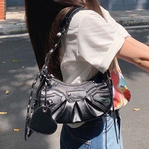 hourglass new womens locomotive underarm rivet tassel three in one tooth pleated single shoulder cross233w
hourglass new womens locomotive underarm rivet tassel three in one tooth pleated single shoulder cross233w