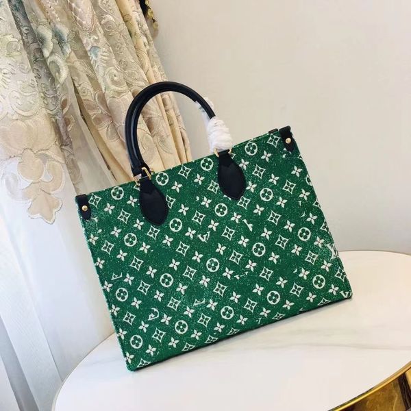 2022 autumn new model high grade v-letter pattern ontheg0 handbag brocade bag large capacity shoulder bag green flannelette printed messenge
2022 autumn new model high grade v-letter pattern ontheg0 handbag brocade bag large capacity shoulder bag green flannelette printed messenge