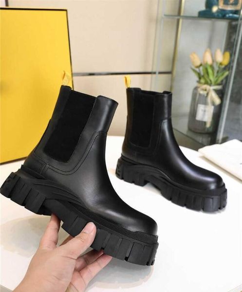 2022 luxury designer force boots black leather chelsea boots booties with original box
2022 luxury designer force boots black leather chelsea boots booties with original box