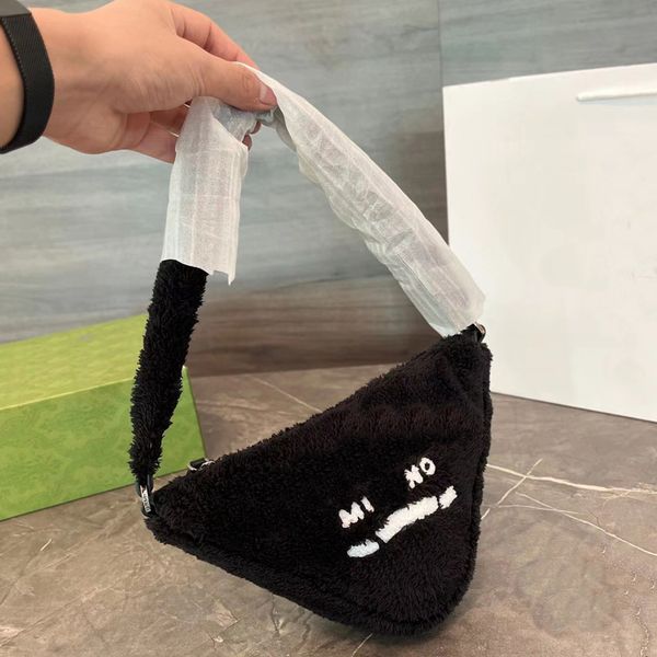 winter 2022 mini triangular bag new designer lamb wool shoulder bags for ladies luxury woman girl underarm bag womens wallet3
winter 2022 mini triangular bag new designer lamb wool shoulder bags for ladies luxury woman girl underarm bag womens wallet3