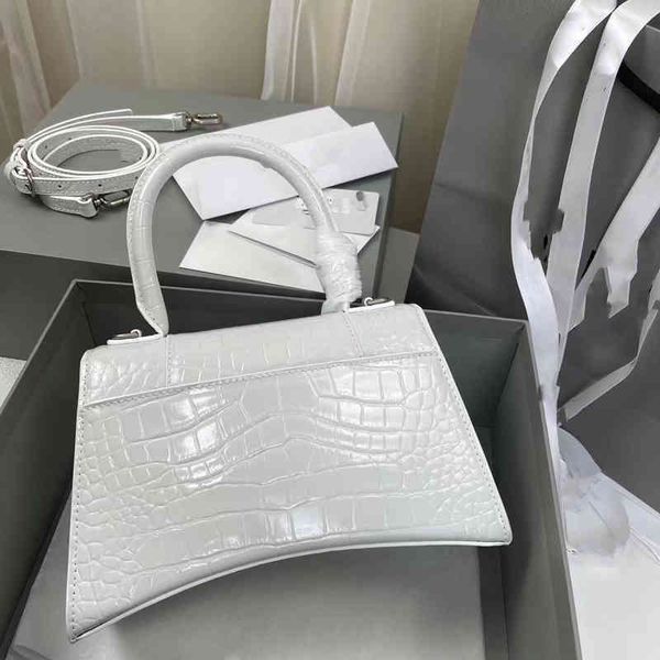 designer balenciga bag 2022 real women's leather b-button hourglass crocodile pattern cow one shoulder messeng
designer balenciga bag 2022 real women's leather b-button hourglass crocodile pattern cow one shoulder messeng