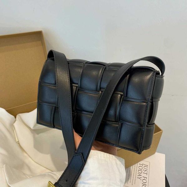 bottegas bags designer venetas woven small square bag womens pillow new fashion qiwei same style net red tofu single shoulder messenger bag
bottegas bags designer venetas woven small square bag womens pillow new fashion qiwei same style net red tofu single shoulder messenger bag