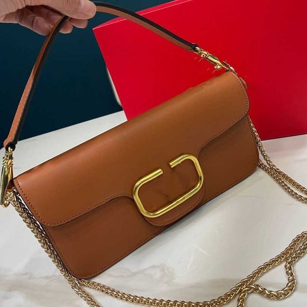 designer bags fashion v family new shoulder four seasons hand exquisite chain msenger with gift box 28x13.5cm msengertote factory direct sal
designer bags fashion v family new shoulder four seasons hand exquisite chain msenger with gift box 28x13.5cm msengertote factory direct sal