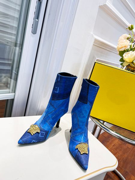 2022 fendace denim patchwork ff jacquard boots designer luxury women high heel boot fashion pointed zipper ankle knee booties0300, Black
2022 fendace denim patchwork ff jacquard boots designer luxury women high heel boot fashion pointed zipper ankle knee booties0300, Black