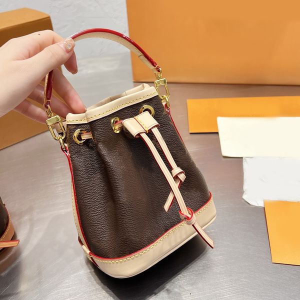 luxury designer bag shoulder handbags l quality high fashion women wallets clutch crossbody cowhide classic old flower bucket bags ladies pu
luxury designer bag shoulder handbags l quality high fashion women wallets clutch crossbody cowhide classic old flower bucket bags ladies pu