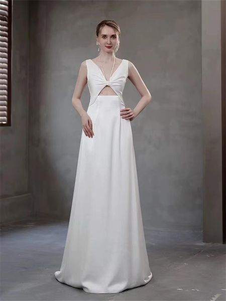 a-line wedding dress skirt v-neck trend design neckline plain satin light color ld8024, White
a-line wedding dress skirt v-neck trend design neckline plain satin light color ld8024, White
