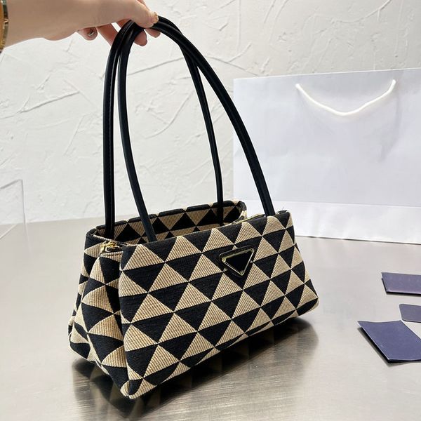 crossbody designer bag underarm pattern shoulder bags women handbags pouch canvas handbag purse lady fashion letters adjustable straps
crossbody designer bag underarm pattern shoulder bags women handbags pouch canvas handbag purse lady fashion letters adjustable straps