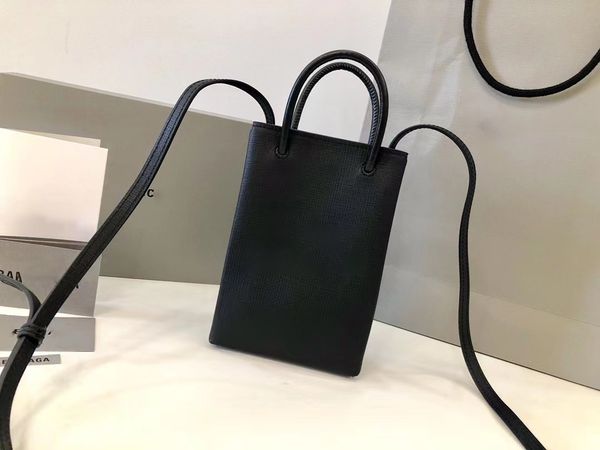men's and women's fashion luxury chest bag outdoor riding personality multi-functional small bag mobile phone storage designer mes
men's and women's fashion luxury chest bag outdoor riding personality multi-functional small bag mobile phone storage designer mes