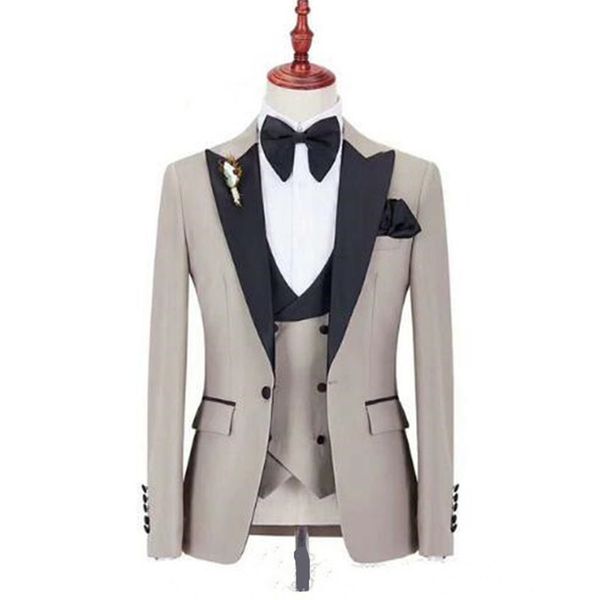 handsome one button groomsmen peak lapel groom tuxedos mens wedding dress man jacket blazer prom dinner suits jacket pants tie vest w995, Black;gray
handsome one button groomsmen peak lapel groom tuxedos mens wedding dress man jacket blazer prom dinner suits jacket pants tie vest w995, Black;gray