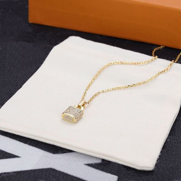 designer necklace men women pendant necklaces fashion chains lock pendants necklaces with diamond gold color jewerlry accessories, Silver
designer necklace men women pendant necklaces fashion chains lock pendants necklaces with diamond gold color jewerlry accessories, Silver