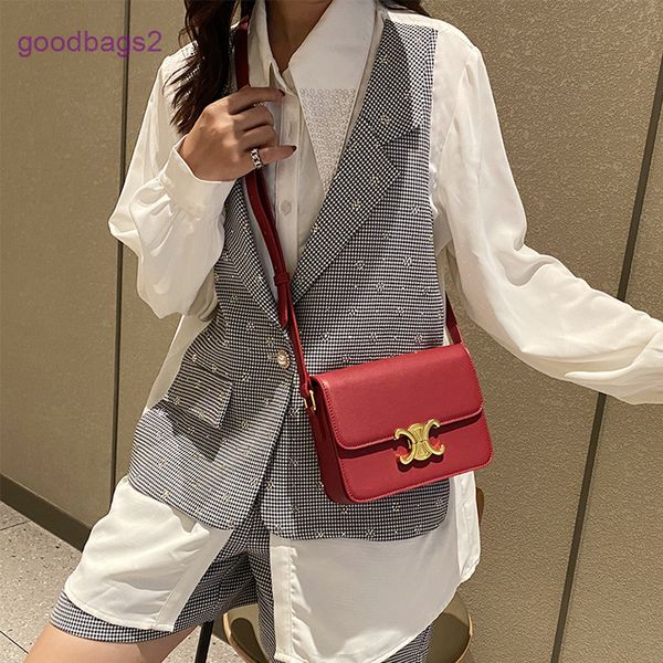 bag celins 2023 new triumphal arch tofu messenger women's versatile high-grade leather one shoulder small square bag aet6
bag celins 2023 new triumphal arch tofu messenger women's versatile high-grade leather one shoulder small square bag aet6