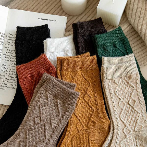 1pc socks hosiery winter cashmere wool woman solid japanese style harajuku retro long women girls thermal streetwear crew sock y2209, Black;white
1pc socks hosiery winter cashmere wool woman solid japanese style harajuku retro long women girls thermal streetwear crew sock y2209, Black;white