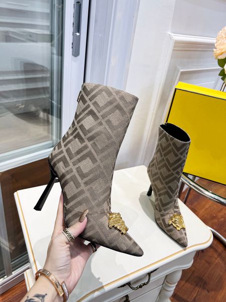 2022 fendace denim patchwork ff jacquard boots designer luxury women high heel boot fashion pointed zipper ankle knee booties, Black
2022 fendace denim patchwork ff jacquard boots designer luxury women high heel boot fashion pointed zipper ankle knee booties, Black