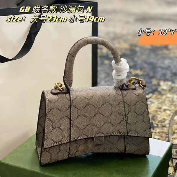 luxury designer bag shoulder handbags g quality high fashion women wallets clutch crossbody cowhide joint name bags ladies purse 5a handbag
luxury designer bag shoulder handbags g quality high fashion women wallets clutch crossbody cowhide joint name bags ladies purse 5a handbag