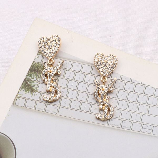 simple 18k gold plated 925 silver luxury brand designers mini double letters stud geometric famous women heart crystal rhinestone earring we, Golden;silver
simple 18k gold plated 925 silver luxury brand designers mini double letters stud geometric famous women heart crystal rhinestone earring we, Golden;silver