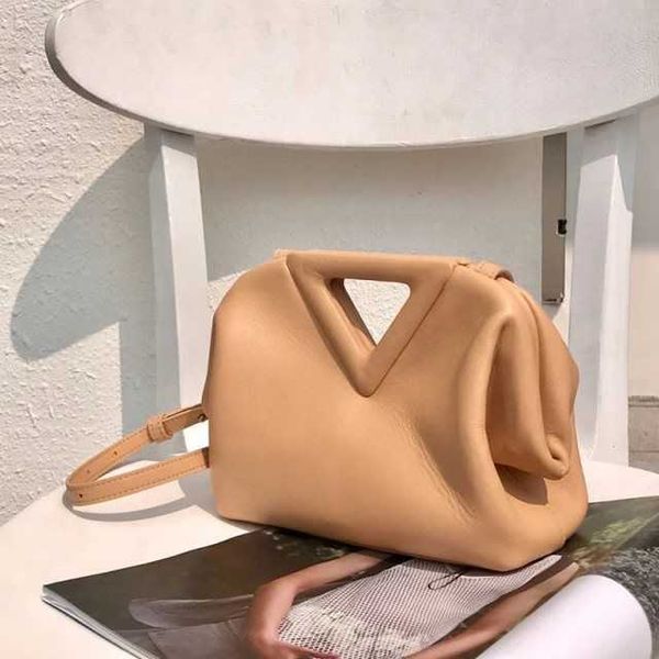 bottegass designer bags venetas red valley womens new genuine leather inverted triangle clip candy color cloud one shoulder oblique cross mz
bottegass designer bags venetas red valley womens new genuine leather inverted triangle clip candy color cloud one shoulder oblique cross mz