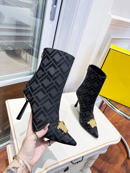 2022 fendace denim patchwork ff jacquard boots designer luxury women high heel boot fashion pointed zipper ankle 2023, Black
2022 fendace denim patchwork ff jacquard boots designer luxury women high heel boot fashion pointed zipper ankle 2023, Black