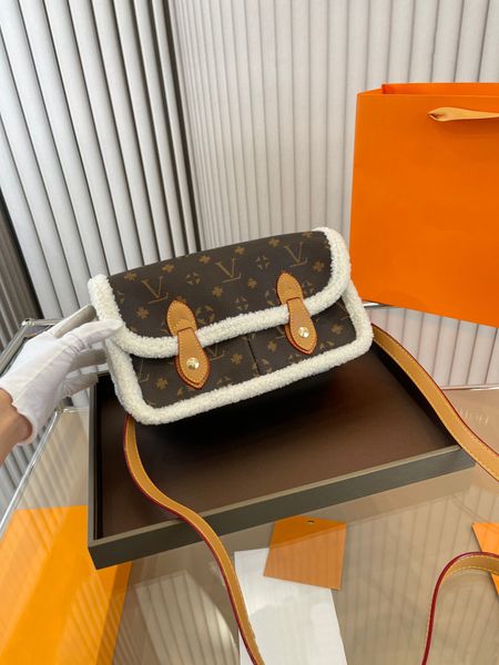 lamb wool presbyopia messenger bags ladies shoulder bag black white fashion cute handbag flap tz classic autumn winter pattern
lamb wool presbyopia messenger bags ladies shoulder bag black white fashion cute handbag flap tz classic autumn winter pattern