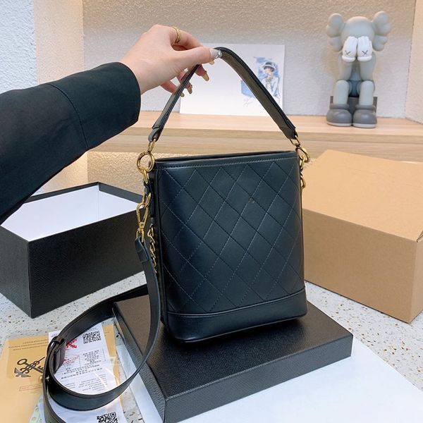 french women mini luxury designer tote bag matelasse chain leather quilted vertical casual crossbody bag simple large capacity handbag card
french women mini luxury designer tote bag matelasse chain leather quilted vertical casual crossbody bag simple large capacity handbag card