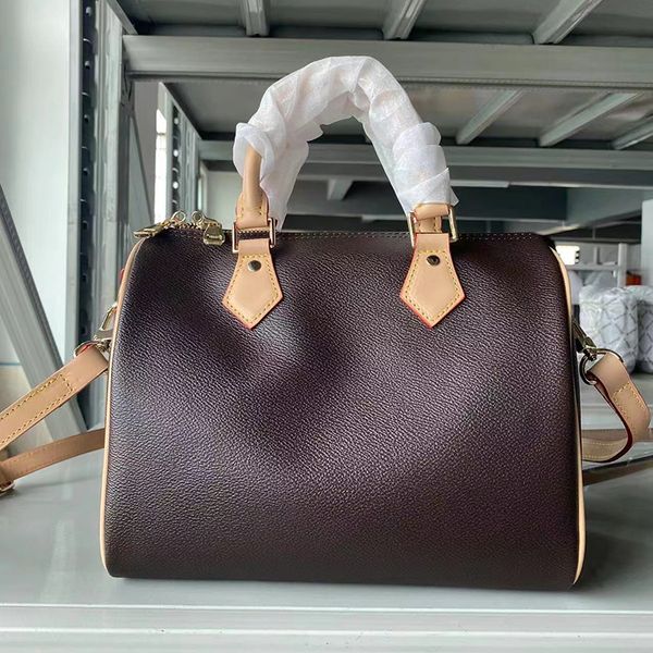 luxurys designer bags large capacity real leather bag women's travel handbag men's boston portable leather soft edge suitcase 35cm
luxurys designer bags large capacity real leather bag women's travel handbag men's boston portable leather soft edge suitcase 35cm