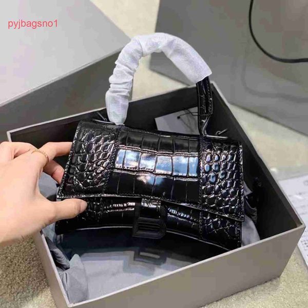 hourglass bag balencig shoulder bags online shop mini cute new b family high version women's bag versatile cro
hourglass bag balencig shoulder bags online shop mini cute new b family high version women's bag versatile cro