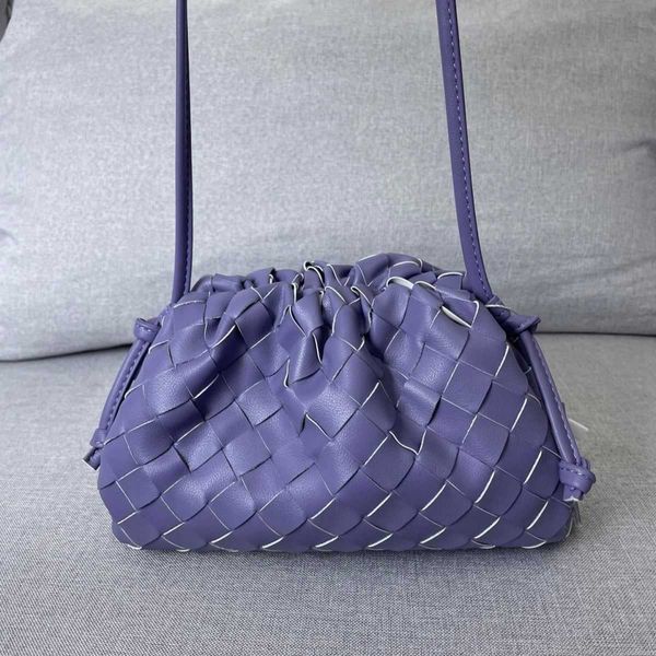 bottegass designer bags venetas new style pleated wind woven cloud bag leather single shoulder messenger hand magnetic button dumpling wgnn
bottegass designer bags venetas new style pleated wind woven cloud bag leather single shoulder messenger hand magnetic button dumpling wgnn