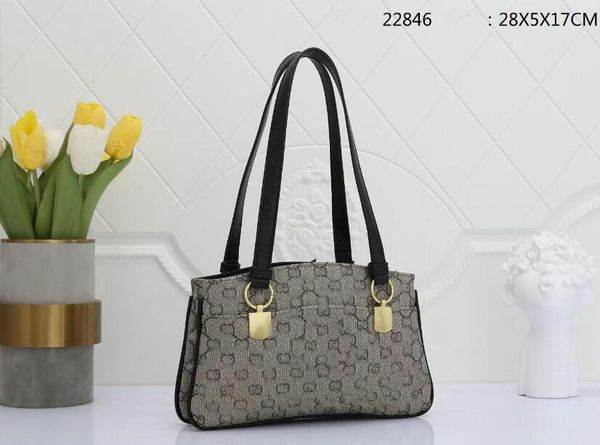 luxury designer Top quality Women Chain Shoulder Crossbody Bags Lady Purse Messenger Bag Handbags Wallets backpack female purse 22846# 28x5x17cm 
luxury designer Top quality Women Chain Shoulder Crossbody Bags Lady Purse Messenger Bag Handbags Wallets backpack female purse 22846# 28x5x17cm