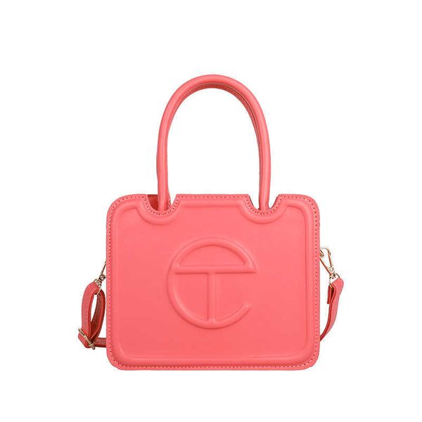 2022 designer bag spring station t letter small square duck tongue hat hair hoop set
2022 designer bag spring station t letter small square duck tongue hat hair hoop set