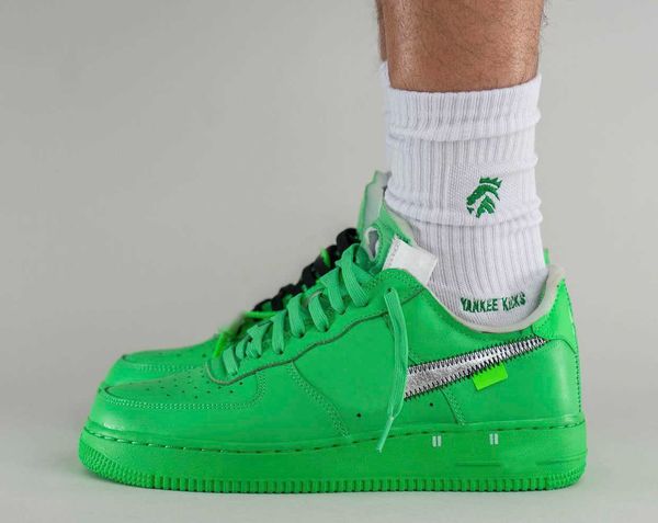 authentic 1 low light green spark running shoes metallic silver off lemonade gold mca blue moma volt sneakers black white men women sports
authentic 1 low light green spark running shoes metallic silver off lemonade gold mca blue moma volt sneakers black white men women sports