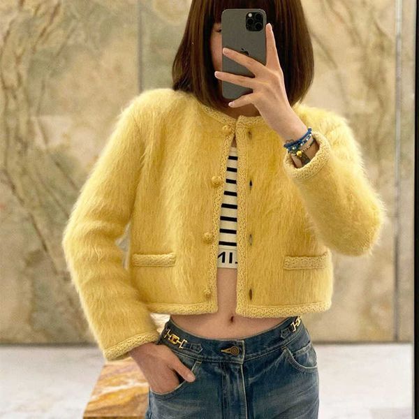 women's sweaters autumn the variety show "snow king" pale yellow coat color matching knitted cardigan women's sweater, White;black
women's sweaters autumn the variety show "snow king" pale yellow coat color matching knitted cardigan women's sweater, White;black