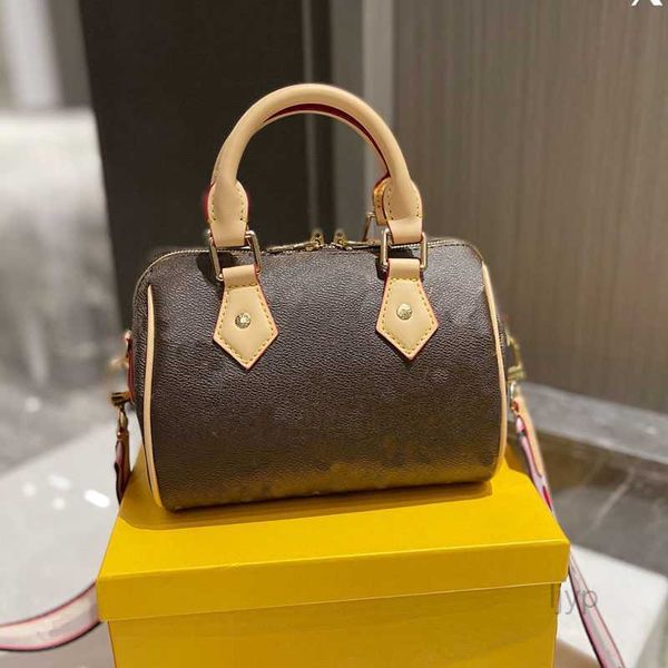 evening bags pillow bag handbag inclined shoulder bag 5a quality leather material quilted decoration simple style generous hardware durable
evening bags pillow bag handbag inclined shoulder bag 5a quality leather material quilted decoration simple style generous hardware durable