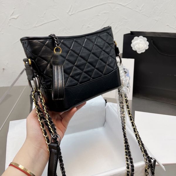 luxury designer bag shoulder handbags c quality high fashion women wallets clutch totes crossbody cowhide chain wandering bags ladies purse
luxury designer bag shoulder handbags c quality high fashion women wallets clutch totes crossbody cowhide chain wandering bags ladies purse