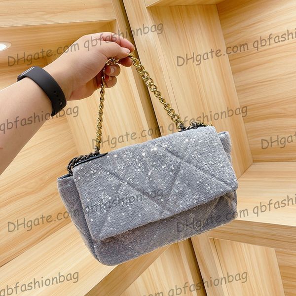 30cm/25cm womens holiday 19 sequins bags classic flap quilted f/w large capacity interwoven chain shiny crossbody street party luxury design
30cm/25cm womens holiday 19 sequins bags classic flap quilted f/w large capacity interwoven chain shiny crossbody street party luxury design