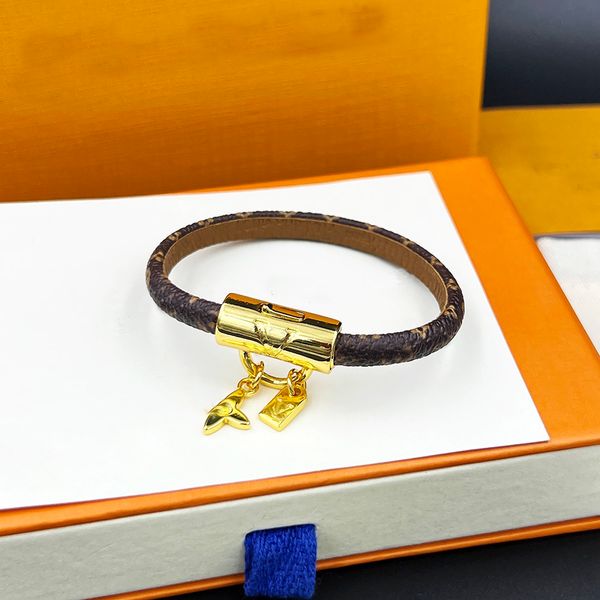 luxury designer jewelry m8074e bracelet presbyopia leather bracelets fashion for men women leather elegant bangle with box dustbag, Golden;silver
luxury designer jewelry m8074e bracelet presbyopia leather bracelets fashion for men women leather elegant bangle with box dustbag, Golden;silver