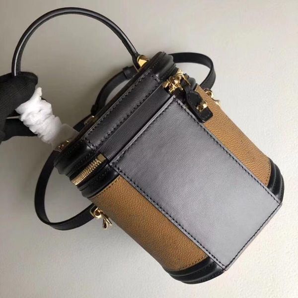 designer luxury bags 2022 new fashion modeling crossbody bucket bag real leather classic handbags tote
designer luxury bags 2022 new fashion modeling crossbody bucket bag real leather classic handbags tote