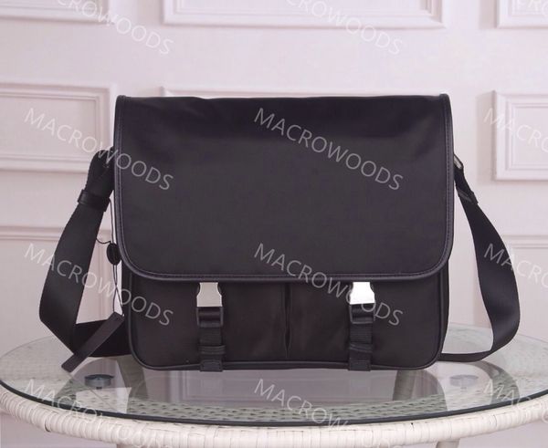 handbags waterproof canvas shouder bag luxury plain briefcase designer man messenger bags classic cross body silver hardware internal compar
handbags waterproof canvas shouder bag luxury plain briefcase designer man messenger bags classic cross body silver hardware internal compar