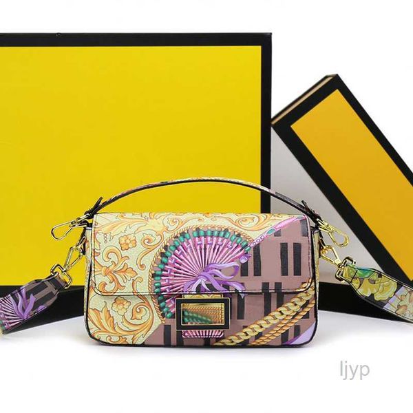 evening bags baroque printing baguette bag crossbody handbags purse fashion letter metal flap wallets
evening bags baroque printing baguette bag crossbody handbags purse fashion letter metal flap wallets