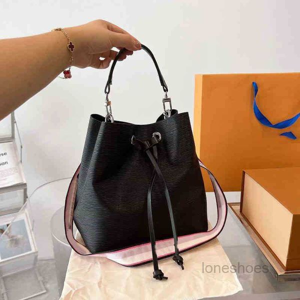 evening bags luxury drawstring bag women water ripples totes leather handbag designer crossbody purse lady print wide strap bucket 220809mu
evening bags luxury drawstring bag women water ripples totes leather handbag designer crossbody purse lady print wide strap bucket 220809mu