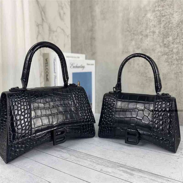 balenciga italy 2022 designers handbag bag fashion new b family high version women's crocodile pattern retro h
balenciga italy 2022 designers handbag bag fashion new b family high version women's crocodile pattern retro h