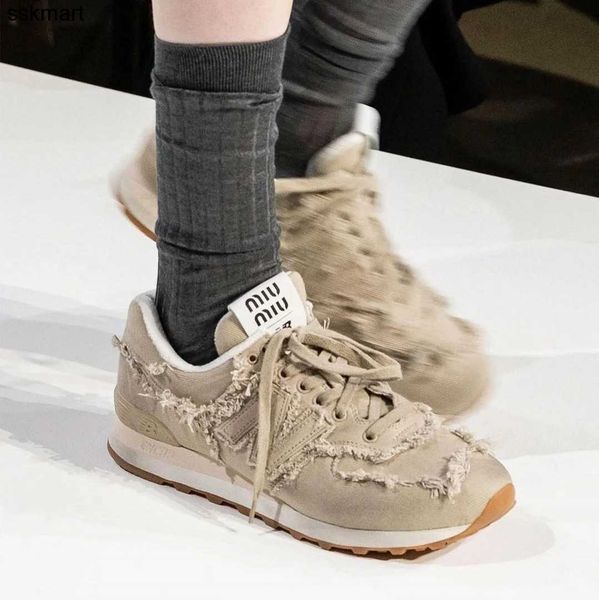 dress shoes designer new miu fashion brand tannin destruction pure white women men shoes casual running shoes, Black
dress shoes designer new miu fashion brand tannin destruction pure white women men shoes casual running shoes, Black