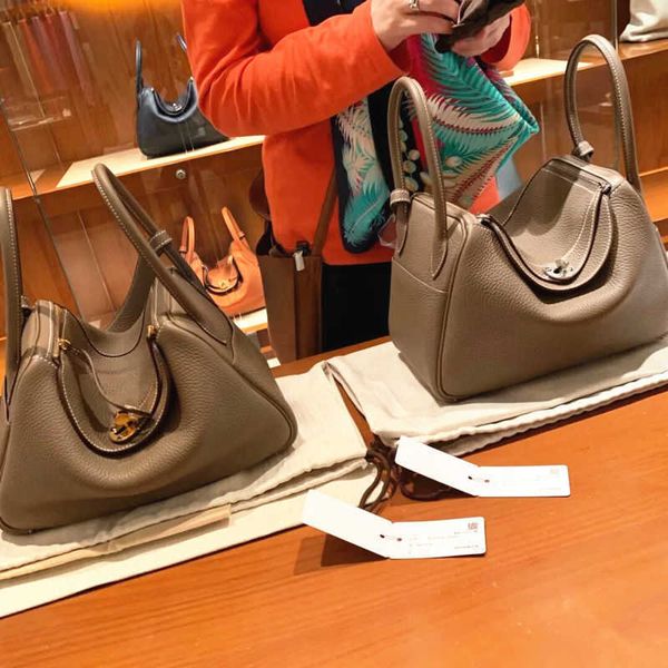 designer 2022 bag lindybag bags leather lady litchi pattern hermeebags silver buckle shoulder handbag versatile cowhide 26cm 30cm nfwm
designer 2022 bag lindybag bags leather lady litchi pattern hermeebags silver buckle shoulder handbag versatile cowhide 26cm 30cm nfwm