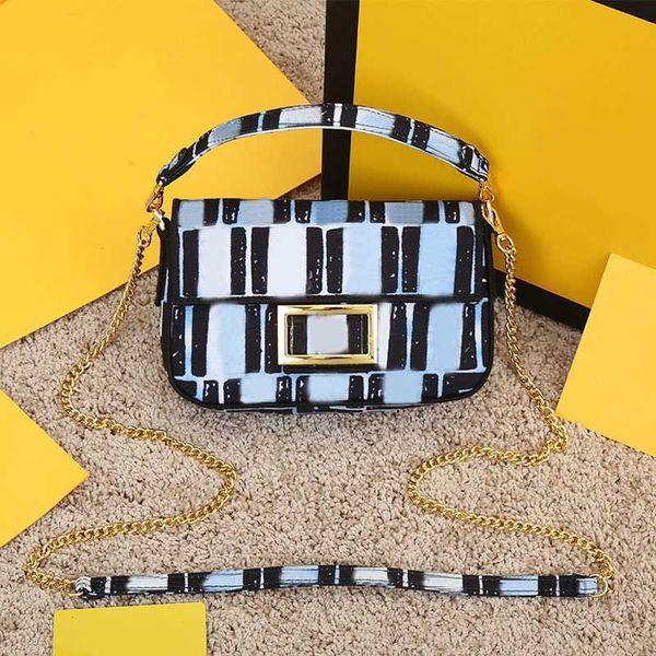 evening bags fashion baguette bag tote cross body bags shoulder handbag women purse leather chain letter hardware flap hasp wallet removable
evening bags fashion baguette bag tote cross body bags shoulder handbag women purse leather chain letter hardware flap hasp wallet removable