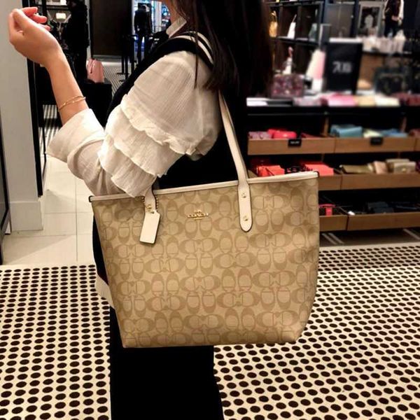 waist bags genuine leather women's bag 2022 new shopping bag genuine leather luxury fashion single shoulder portable vintage tote bag
waist bags genuine leather women's bag 2022 new shopping bag genuine leather luxury fashion single shoulder portable vintage tote bag