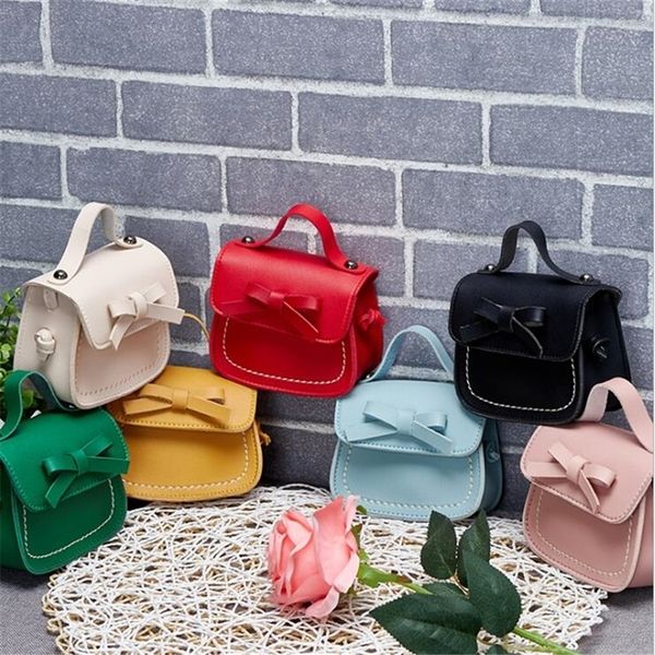 backpacks children small square bag bow messenger fashion cute portable little girl pu shoulder handbags 220924
backpacks children small square bag bow messenger fashion cute portable little girl pu shoulder handbags 220924