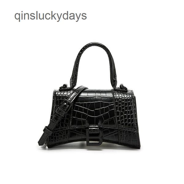 luxury balencaig bags outlet french small crowd 2022 new fashion high-grade hourglass women's summer one shoul
luxury balencaig bags outlet french small crowd 2022 new fashion high-grade hourglass women's summer one shoul