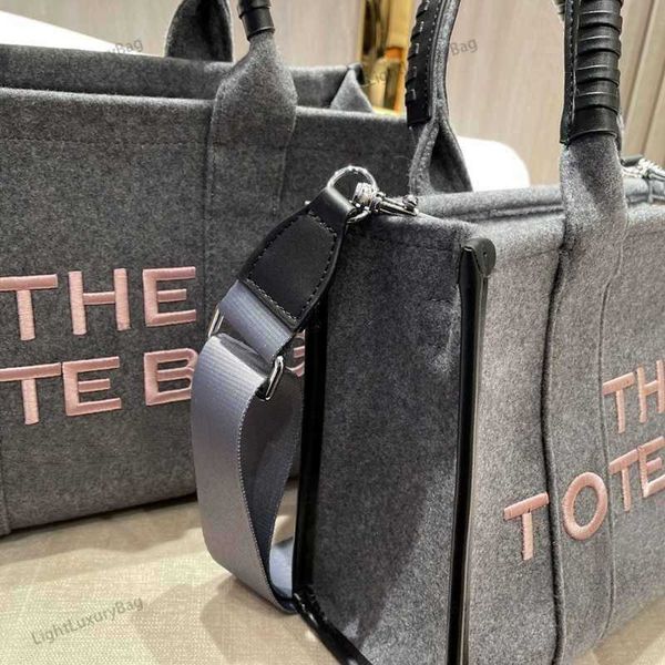 the tote shoulder bag designer canvas high capacity wallet 5a mirror quality crossbody for women classic famous brand shopping purses 220921
the tote shoulder bag designer canvas high capacity wallet 5a mirror quality crossbody for women classic famous brand shopping purses 220921