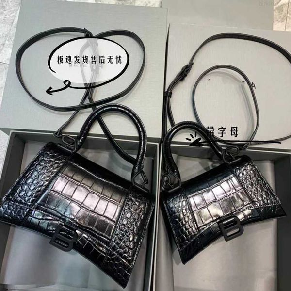 designer balencigass hourglass bag new cowhide crocodile pattern high-grade feeling versatile one shoulder messenger handbag pv6a
designer balencigass hourglass bag new cowhide crocodile pattern high-grade feeling versatile one shoulder messenger handbag pv6a