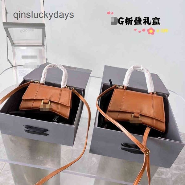 di0rbags luxury balencaig bags outlet hourglass bag cross body handbag high-end fashion style keep up with the pace sup
di0rbags luxury balencaig bags outlet hourglass bag cross body handbag high-end fashion style keep up with the pace sup