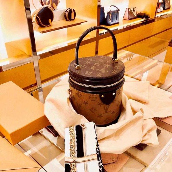 15x17x15cm 43986 designer bucket bag fortune handbag genuine leather handbags bags luxurys drawstring ladies shoulder bag leather evening
15x17x15cm 43986 designer bucket bag fortune handbag genuine leather handbags bags luxurys drawstring ladies shoulder bag leather evening